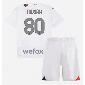 AC Milan Yunus Musah #80 Replika Babytøj Udebanesæt Børn 2023-24 Kortærmet (+ Korte bukser)